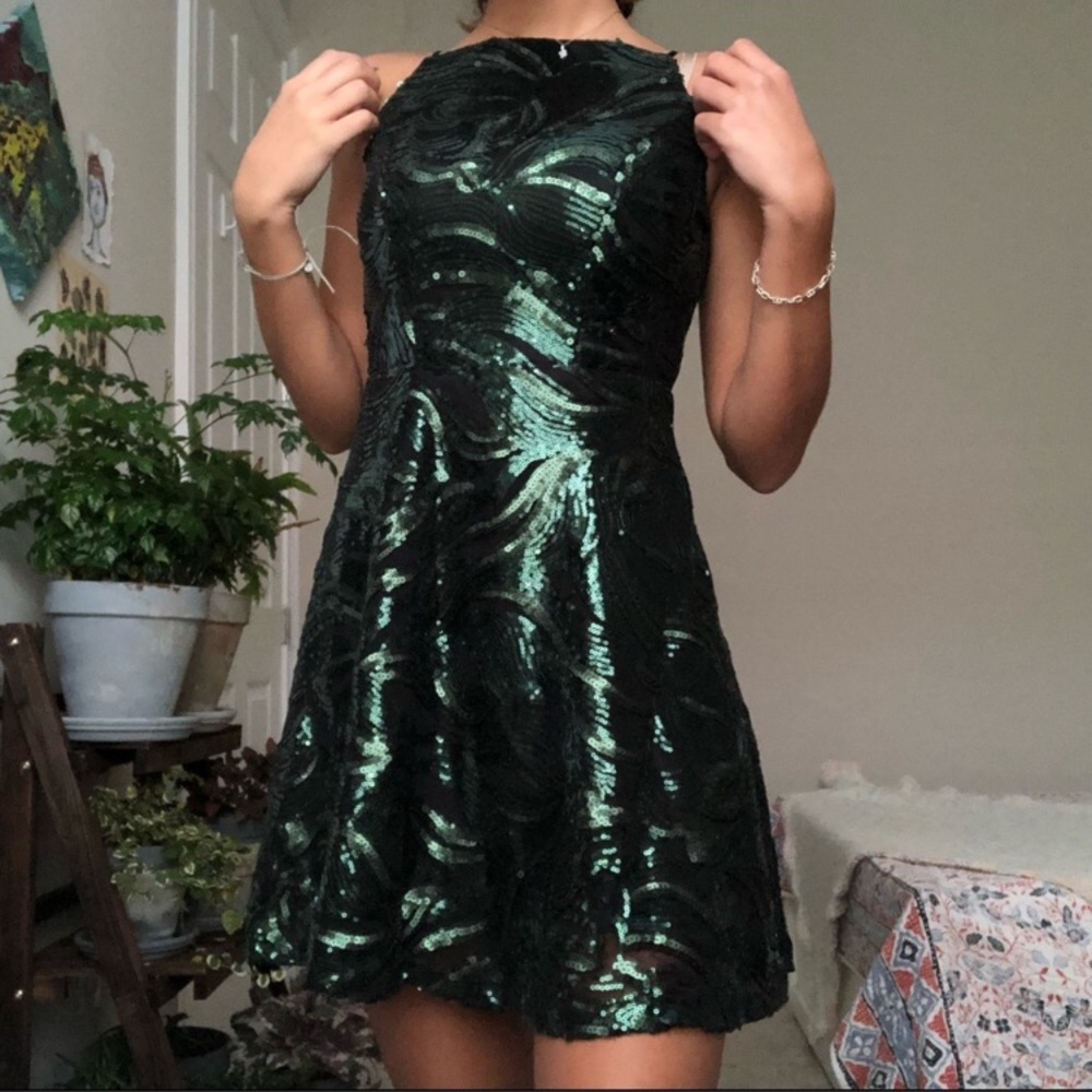 LULUS GREEN SPARKLY HOCO DRESS